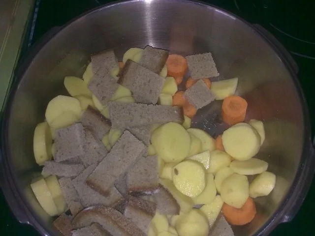 Kartoffel-Brot-Meerrettichsuppe - Rezept