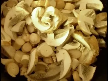 Rezept: Rote-Bete-Pappardelle mit Wiesenchampignons Bild Nr. 5 Rote-Bete-Pappardelle mit Wiesenchampignons - Rezept - Bild Nr. 5