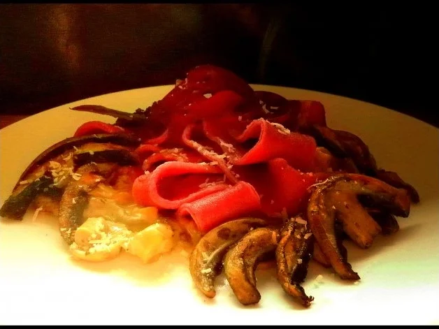 Rezept: Rote-Bete-Pappardelle mit Wiesenchampignons Bild Nr. 7 Rote-Bete-Pappardelle mit Wiesenchampignons - Rezept - Bild Nr. 7