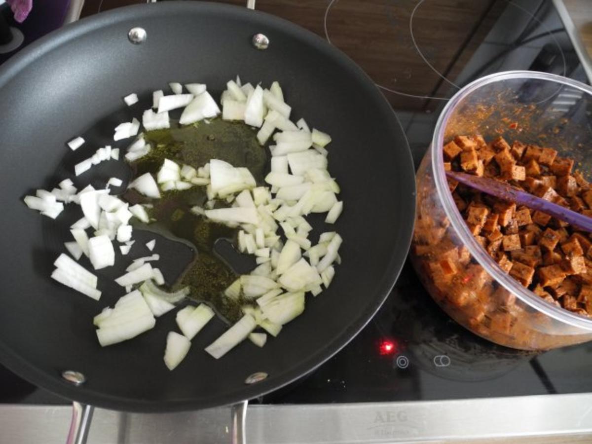 Veggi -Tag : Veganes Gulasch an Kürbis - Reis - Rezept - Bild Nr. 10