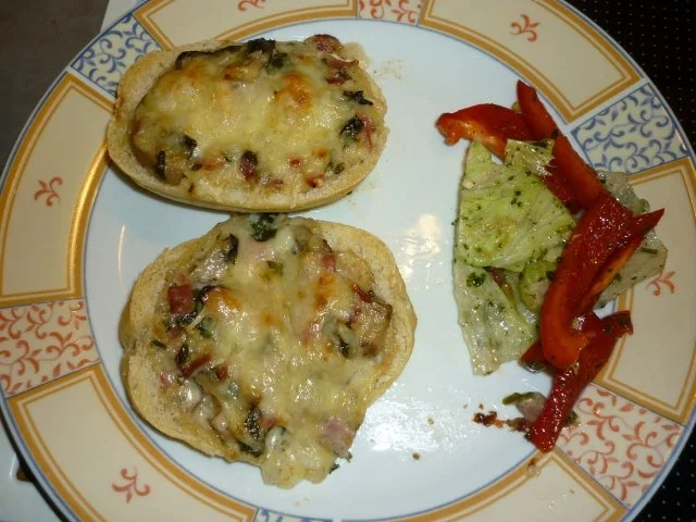 Gefüllte  Semmel-Schiffchen - Rezept