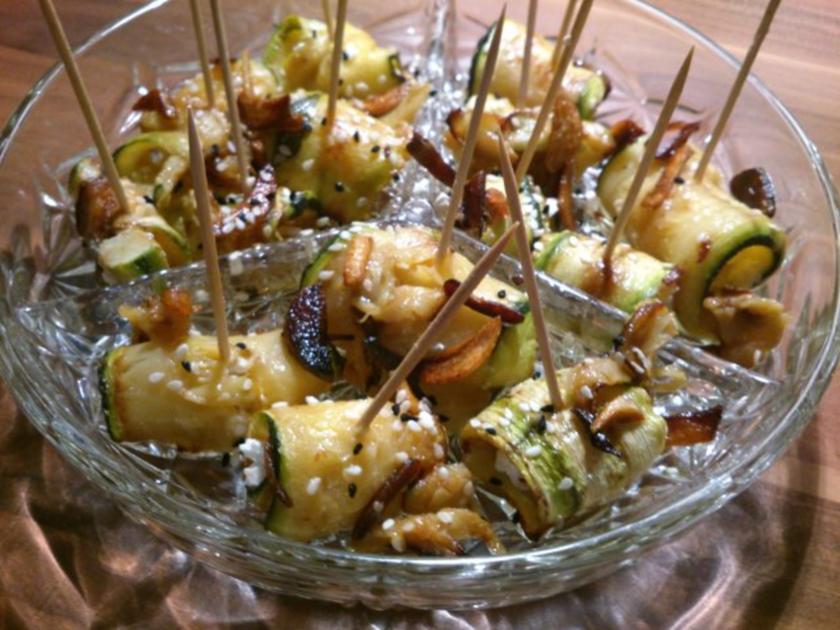 gefüllte Zucchini Röllchen mit Feta und Knoblauchstiften - Rezept ...