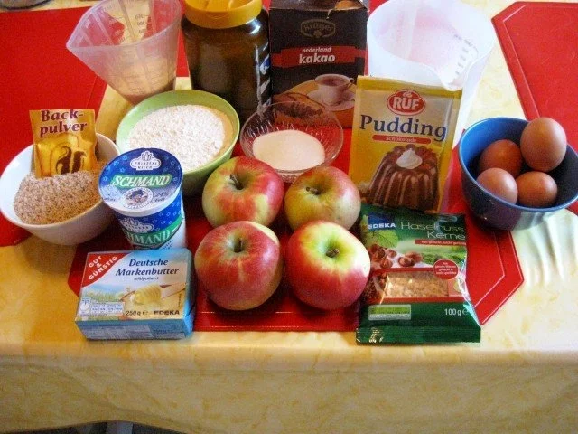 Schoko - Apfel - Nusskuchen mit Schokostreusel - Rezept - Bild Nr. 2