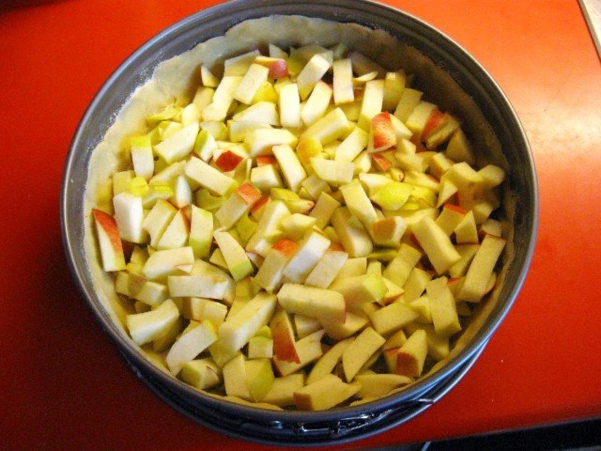 Schoko - Apfel - Nusskuchen mit Schokostreusel - Rezept - Bild Nr. 10