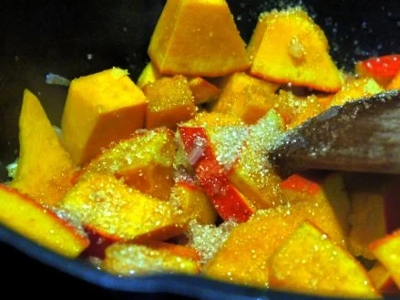 Rezept: Scharfe Tagliatelle mit Kürbis-Orangen-Tomaten-Sauce Bild Nr. 9 Scharfe Tagliatelle mit Kürbis-Orangen-Tomaten-Sauce - Rezept - Bild Nr. 9