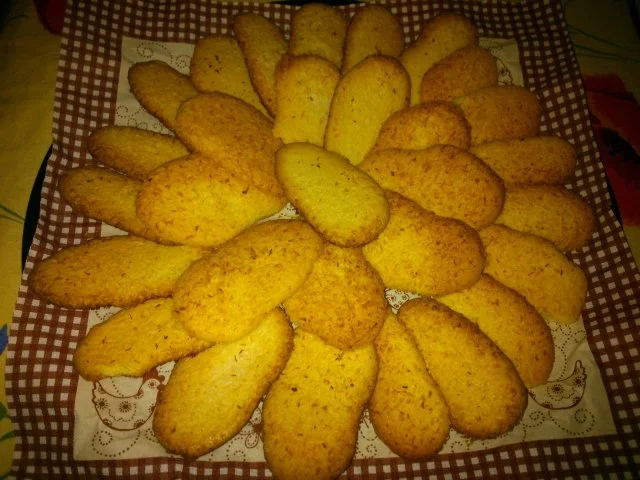 Rezept: Knusper-Kokos-Biskuit-Gebäck Knusper-Kokos-Biskuit-Gebäck - Rezept