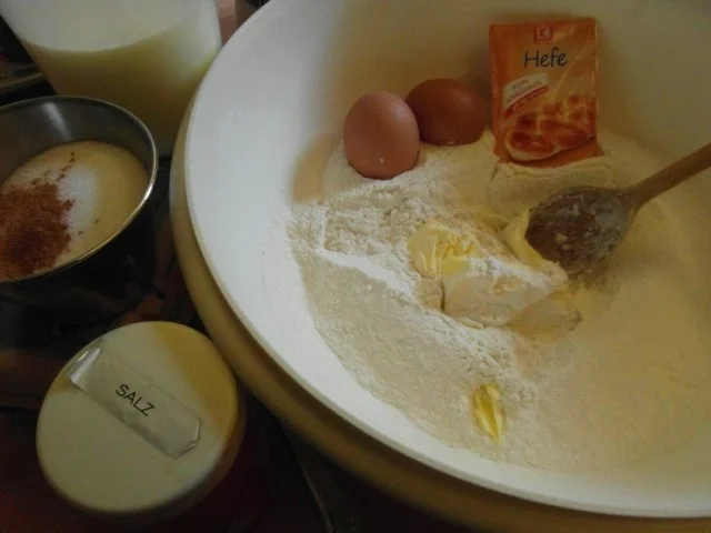 Rezept: Zwetschgenkuchen Nr 2 aber diesmal mit Marzipanstreuseln... Bild Nr. 2 Zwetschgenkuchen Nr 2 aber diesmal mit Marzipanstreuseln... - Rezept - Bild Nr. 2