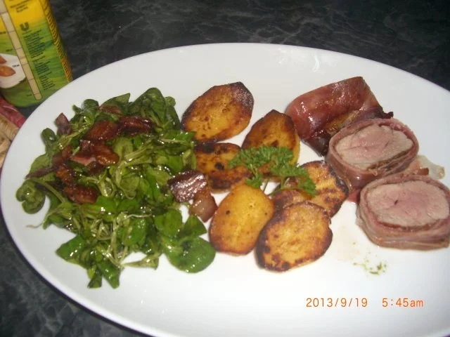 Schweinefilet im Speckmantel und Bratkartoffeln. - Rezept