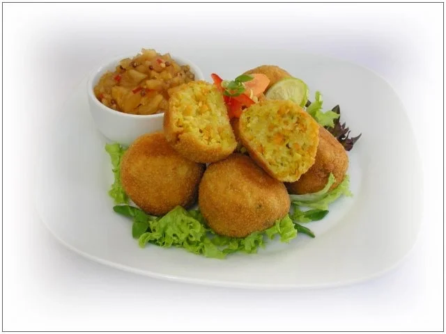 Reisbällchen mit Apfel - Chutney auf indische Art - Rezept