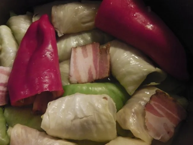 ungarische Krautrouladen / Kohlrouladen in Tomatensoße (Töltött káposzta) - Rezept - Bild Nr. 8