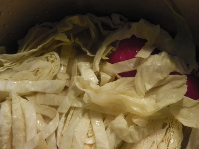 ungarische Krautrouladen / Kohlrouladen in Tomatensoße (Töltött káposzta) - Rezept - Bild Nr. 10