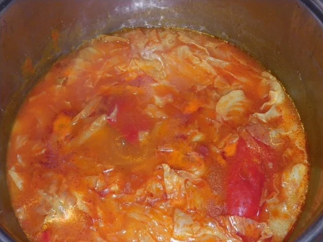 ungarische Krautrouladen / Kohlrouladen in Tomatensoße (Töltött káposzta) - Rezept - Bild Nr. 18