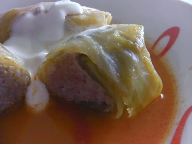 ungarische Krautrouladen / Kohlrouladen in Tomatensoße (Töltött káposzta) - Rezept - Bild Nr. 19