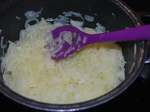 Rezept: Gratinierte französische Zwiebelsuppe Bild Nr. 2 Gratinierte französische Zwiebelsuppe - Rezept - Bild Nr. 2