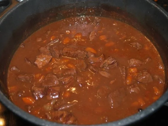 Daube de bœuf unter Reblochon-Kartoffel-Haube - Rezept - Bild Nr. 2
