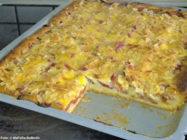 Zwetschgenkuchen mit Mandelkruste - Rezept