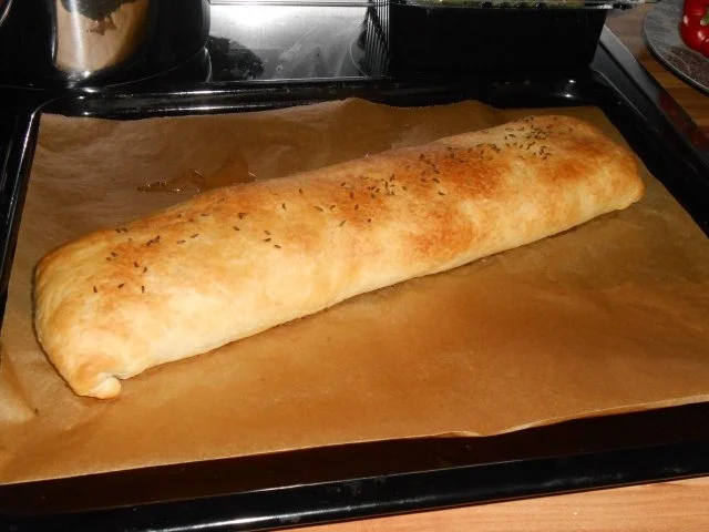 Sauerkraut-Blätterteigrolle - Rezept