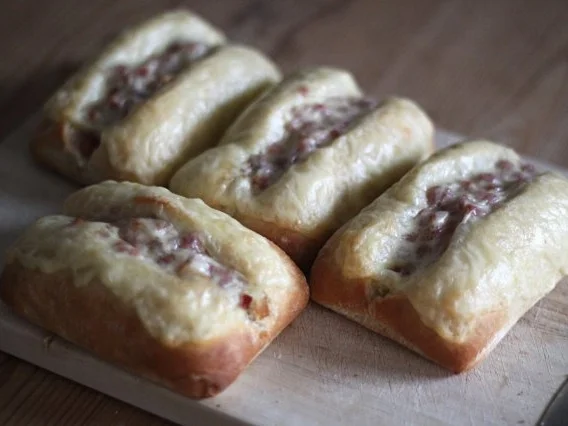 Rezept: überbackene Schinkenbrötchen überbackene Schinkenbrötchen - Rezept