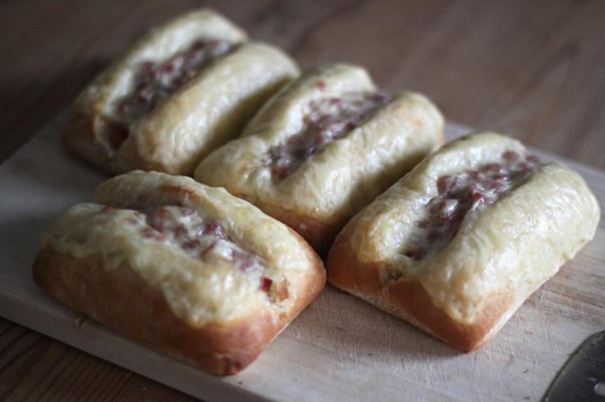 überbackene Schinkenbrötchen - Rezept - kochbar.de