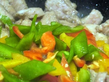 Fruchtige Hähnchenpfanne mit Knoblauch-Drilligen - Rezept - Bild Nr. 7