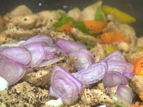 Fruchtige Hähnchenpfanne mit Knoblauch-Drilligen - Rezept - Bild Nr. 8