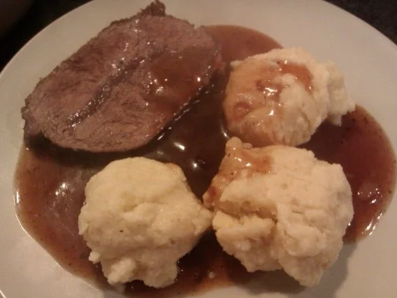 Zarter Rinderschmorbraten mit verunglückten Grießknödel :-D - Rezept