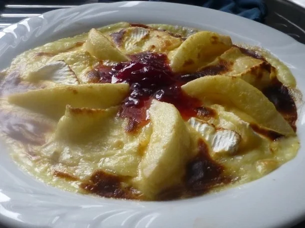 Eierkuchen mit Camembert,Williams Christbirne und Käsecreme überbacken - Rezept - Bild Nr. 5