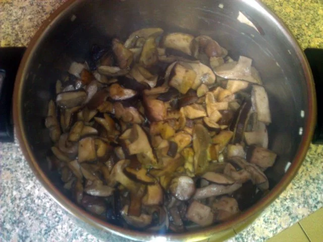 Rezept: Spaghetti mit Steinpilz-Maronen-Marsala-Sauce Bild Nr. 3 Spaghetti mit Steinpilz-Maronen-Marsala-Sauce - Rezept - Bild Nr. 3