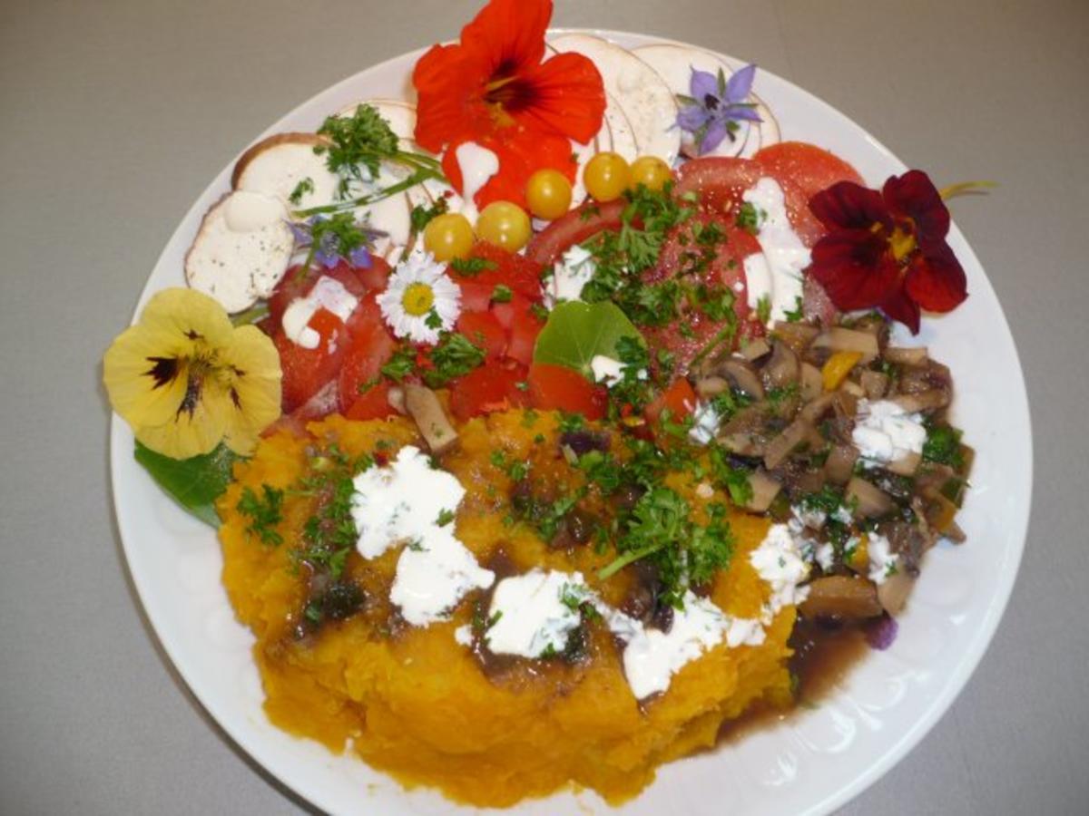 Bilder für Kürbis-Butternut Brei mit Rohkost und Pilzen - Rezept