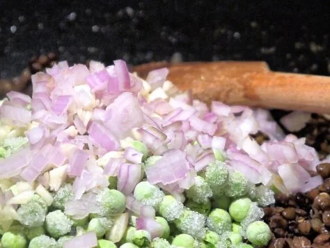 Rezept: Pochierte Eier auf Linsengemüse mit einer Senfsauce Bild Nr. 7 Pochierte Eier auf Linsengemüse mit einer Senfsauce - Rezept - Bild Nr. 7