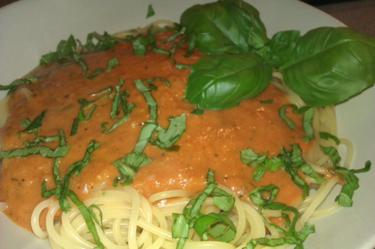 Spaghetti mit Tomaten-Mozzarellasoße - Rezept - Bild Nr. 3