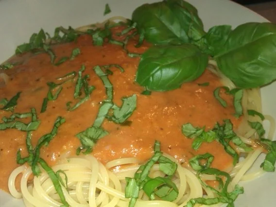 Rezept: Spaghetti mit Tomaten-Mozzarellasoße Bild Nr. 3 Spaghetti mit Tomaten-Mozzarellasoße - Rezept - Bild Nr. 3