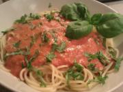 Spaghetti mit Tomaten-Mozzarellasoße - Rezept