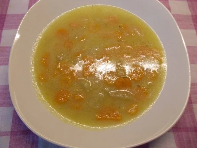 Geröstete Grießsuppe mit Karotten, Apfel und Ingwer - Rezept