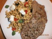 Nudelsalat griechisch angehaucht mit Rinder-Minutensteaks vom bayerischen Jungbullen - Rezept