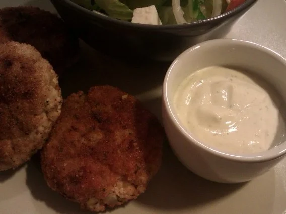 Saftige Lachs-Fischcakes mit gemischtem Salat - Rezept - Bild Nr. 4