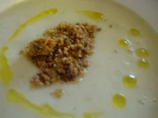 Blumenkohlcremesuppe mit "feinen Bröseln" - Rezept