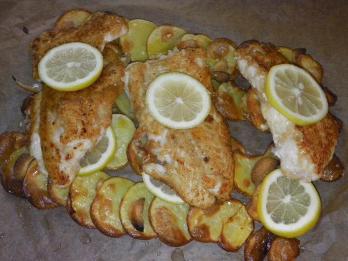 Mehlierter Pfeffer-Dorschfisch mit Lauchschuppen auf zitronigen Kartoffelchips - Rezept - Bild Nr. 4