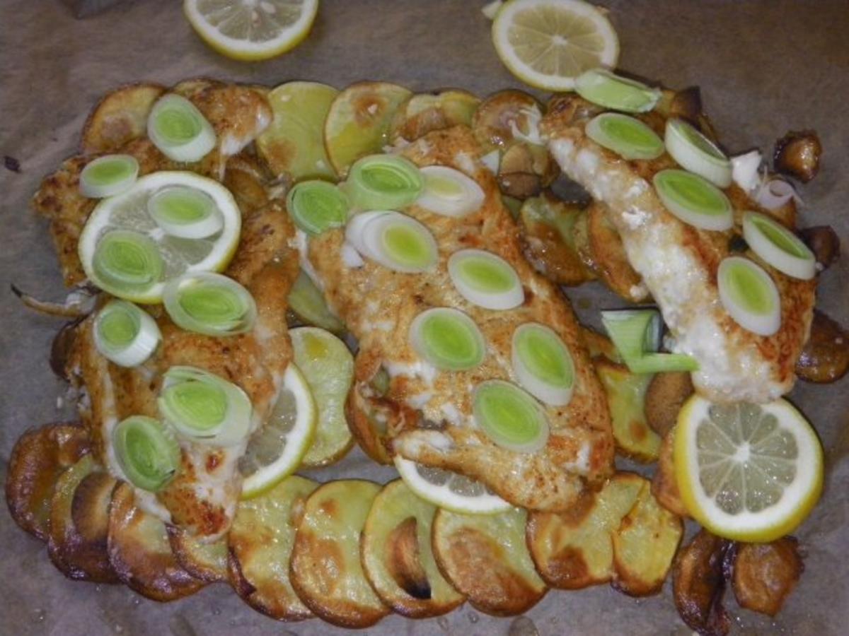 Mehlierter Pfeffer-Dorschfisch mit Lauchschuppen auf zitronigen Kartoffelchips - Rezept - Bild Nr. 5