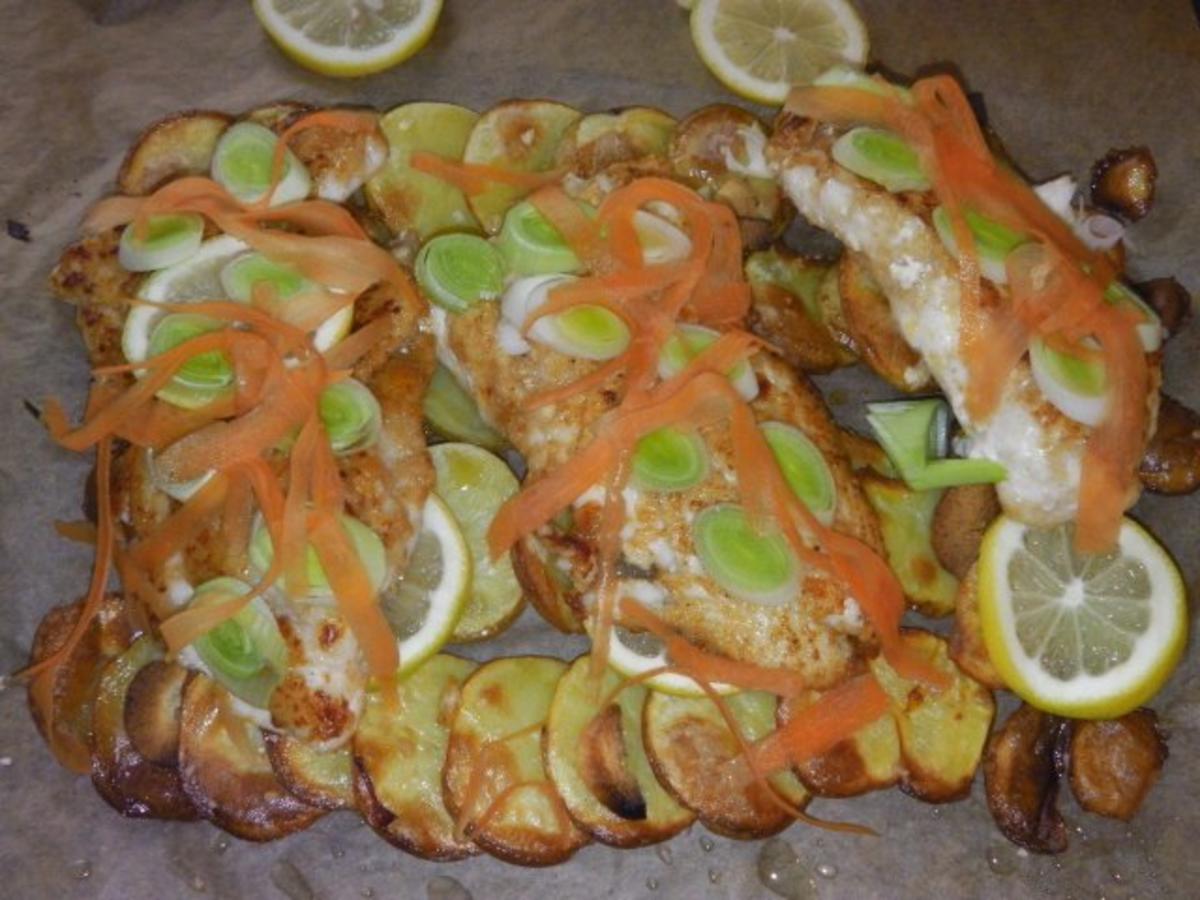 Mehlierter Pfeffer-Dorschfisch mit Lauchschuppen auf zitronigen Kartoffelchips - Rezept - Bild Nr. 6