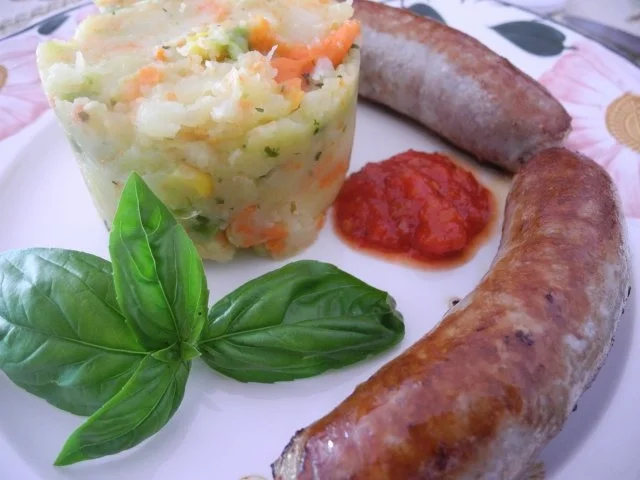 Unter 30 Minuten : Bunter Kartoffelbrei an Bauerbrratwurst - Rezept