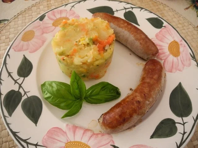 Unter 30 Minuten : Bunter Kartoffelbrei an Bauerbrratwurst - Rezept - Bild Nr. 2
