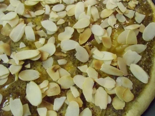 Rezept: NUSS-APFEL-TORTE MIT TRAUBEN NUSS-APFEL-TORTE MIT TRAUBEN - Rezept