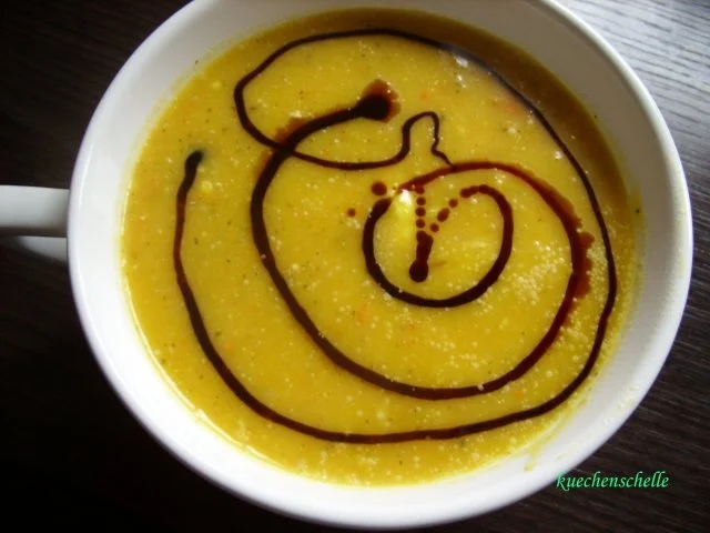 Rezept: Herbstliches Cremsüppchen Herbstliches Cremsüppchen - Rezept