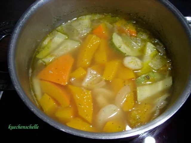 Rezept: Herbstliches Cremsüppchen Bild Nr. 2 Herbstliches Cremsüppchen - Rezept - Bild Nr. 2