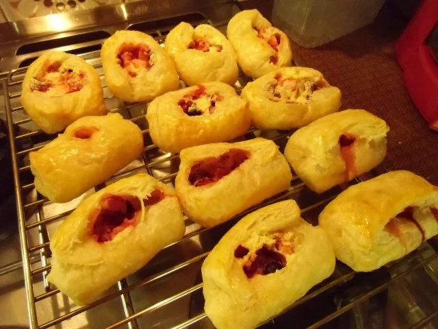 Rezept: MINI-TOPFENSTRUDEL MIT BEEREN MINI-TOPFENSTRUDEL MIT BEEREN - Rezept