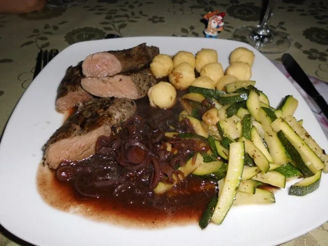 Rezept: Lammfilet mit Weinsoße und Zucchini>> Bild Nr. 2 Lammfilet mit Weinsoße und Zucchini>> - Rezept - Bild Nr. 2