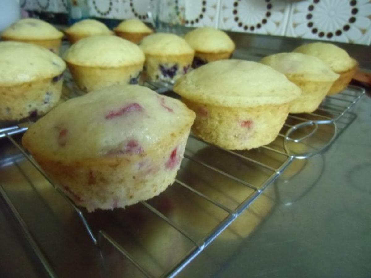 MUFFINS MIT BEEREN - Rezept - Bild Nr. 3