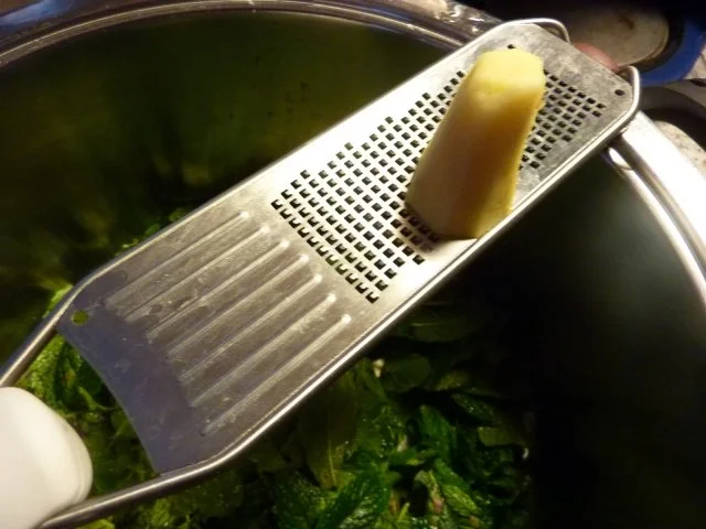 Rezept: Marmelade: Minzgelee mit Ingwer Bild Nr. 4 Marmelade: Minzgelee mit Ingwer - Rezept - Bild Nr. 4