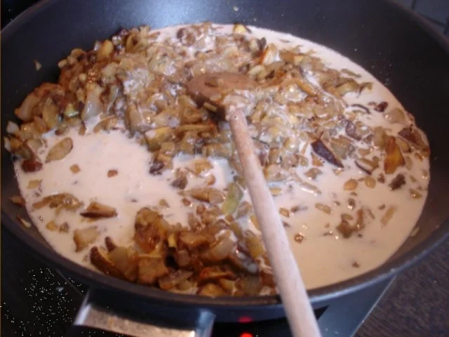 Rezept: Waldpilzsauce mit Semmelknödel Bild Nr. 11 Waldpilzsauce mit Semmelknödel - Rezept - Bild Nr. 11